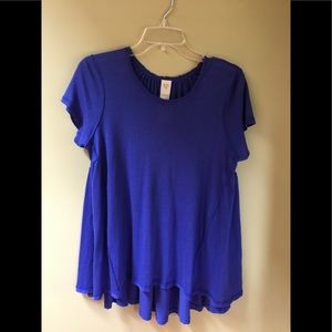 Purple short sleeve high low top. Comfortable